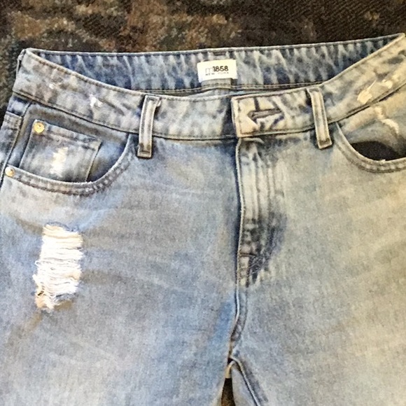 Distressed Jeans. - Picture 2 of 7